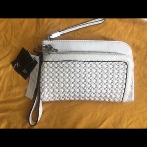 Simply Vera Vera Wang white woven hand clutch